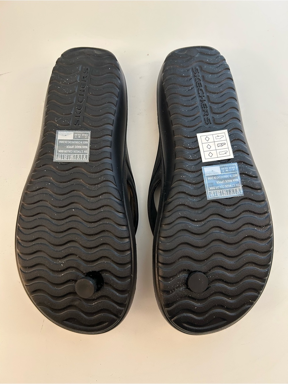 Women’s Skechers Foamies Black Flip Flip Sandals - Machine Washable - Picture 4 of 5